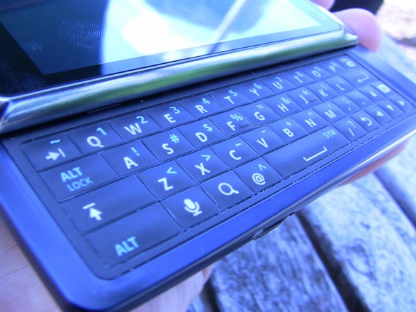 Motorola Milestone 2, móvil táctil con teclado completo y un potente procesador