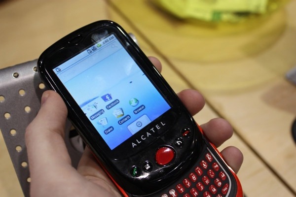 Alcatel OT-980, móvil táctil con Android 2.1 de gama económica