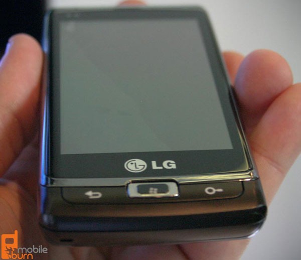 LG-Optimus-7-02