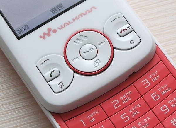 Sony Ericsson Spiro Momoko Vodafone, gratis el Sony Ericsson Spiro Momoko con Vodafone 4