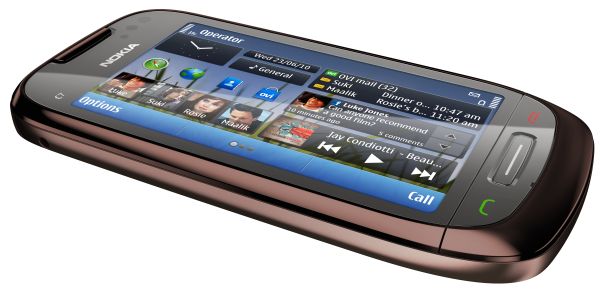 nokia-701-vs-nokia-c7-foto4