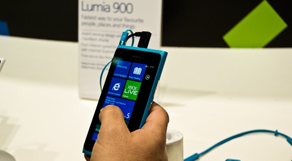 El Nokia Lumia 900 es el móvil subvencionado más vendido de Amazon