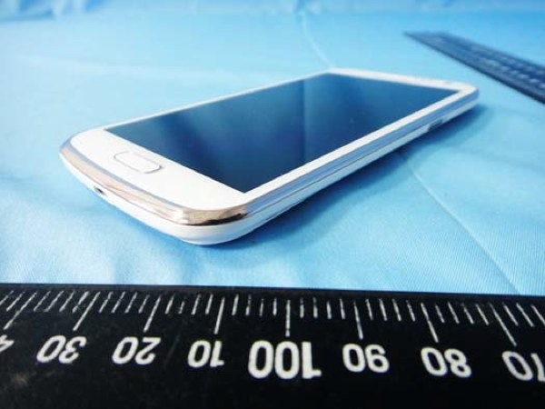Samsung Galaxy Premier se muestra con todo lujo de detalles