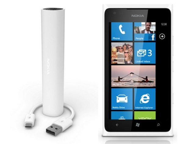 Disponible el Nokia Lumia 900 blanco y un cargador USB a juego