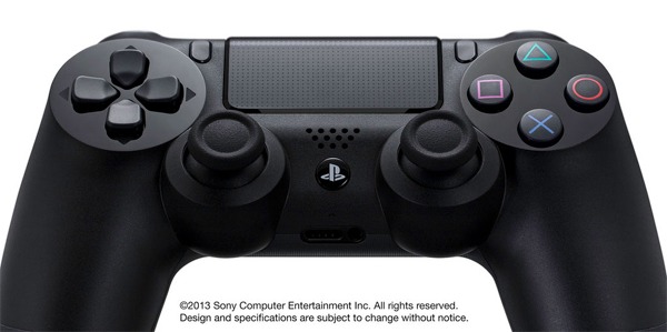 Sony Xperia T2 Ultra con el mando de la PlayStation 4