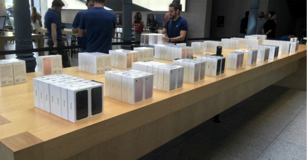 Apple fabricará menos iPhone en 2017