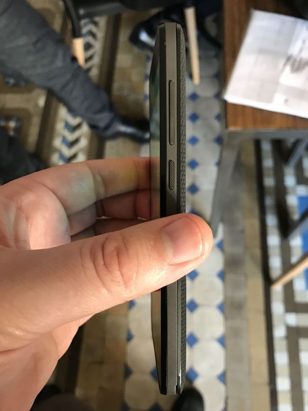 Alcatel U5 lateral
