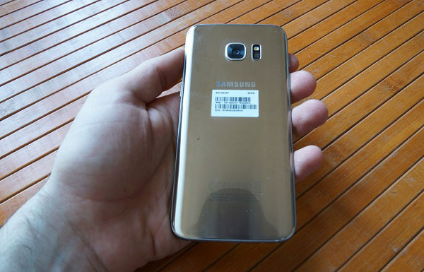 oferta Samsung Galaxy S7 edge carcasa trasera brillante