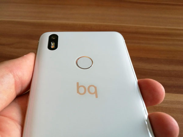 comparativa BQ Aquaris X Pro vs Motorola Moto G5 Plus parte camara BQ