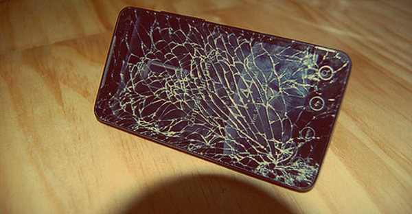 Motorola diseña una pantalla para móvil que se repara sola