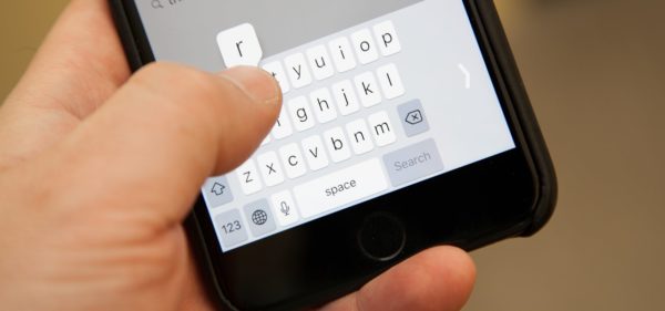 una mano iphone