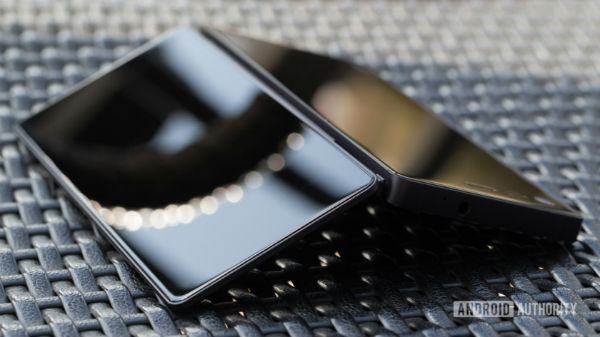 El móvil plegable Samsung Galaxy X podrí­a venderse en un solo paí­s 1