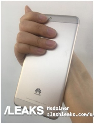 Huawei Enjoy 7S trasera