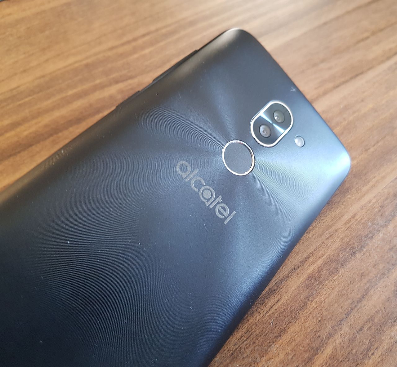 Alcatel 3X, un móvil con doble cámara y diseño premium 2