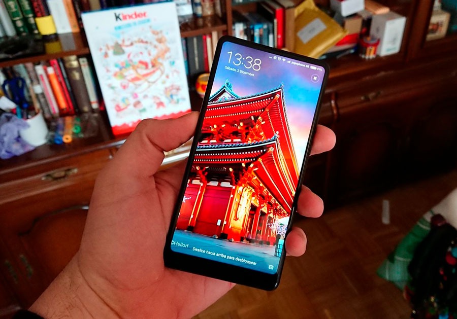 comparativa Xiaomi Mi MIX 2 vs Samsung Galaxy A8 2018 pantalla Mi MIX 2