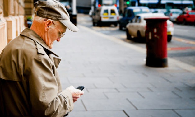Cinco móviles actuales para personas mayores