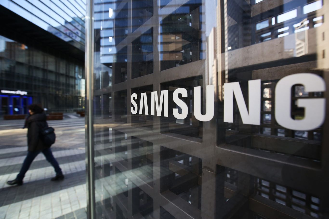 Samsung podría presentar un móvil con pantalla transparente 