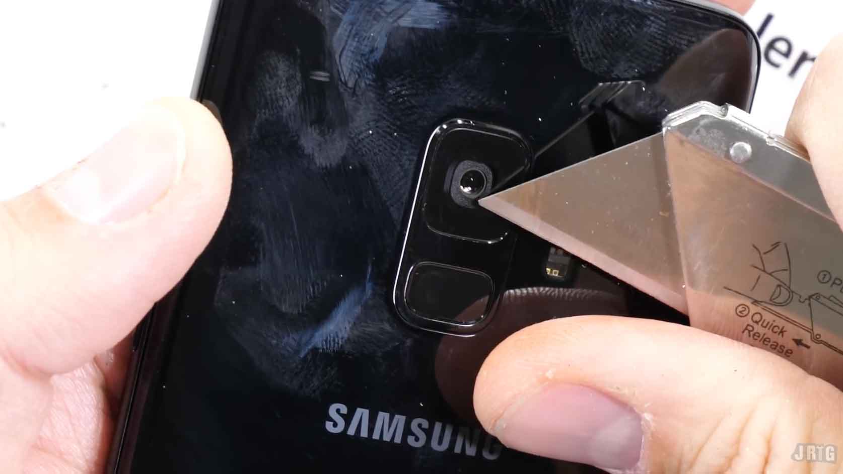 El Galaxy S9 prueba su resistencia a cortes, fuego y maltratos