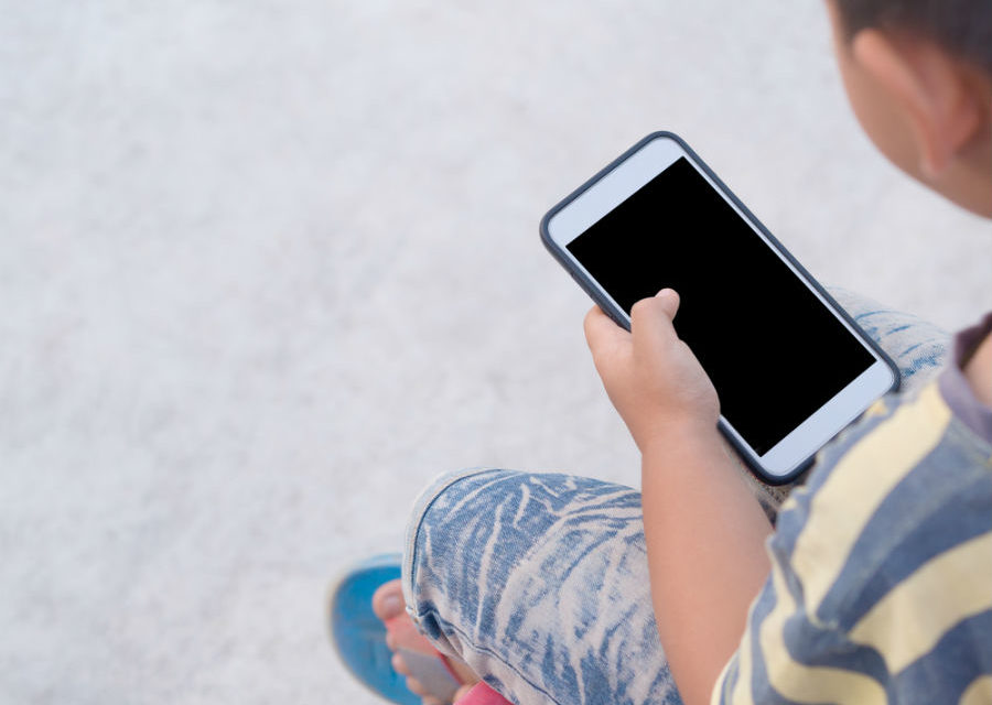 Cómo limitar el uso del móvil a menores