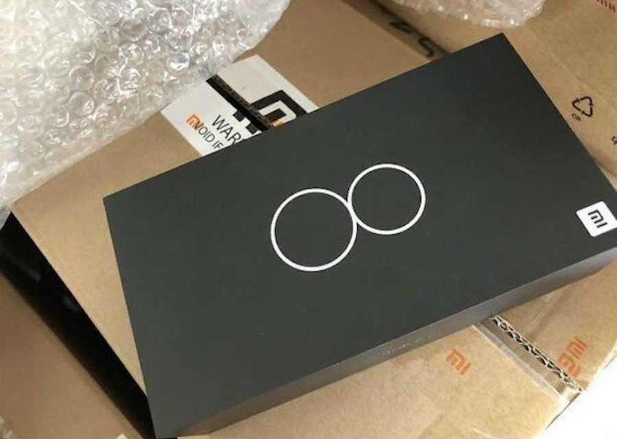 El Xiaomi Mi 8 se muestra en una imagen real