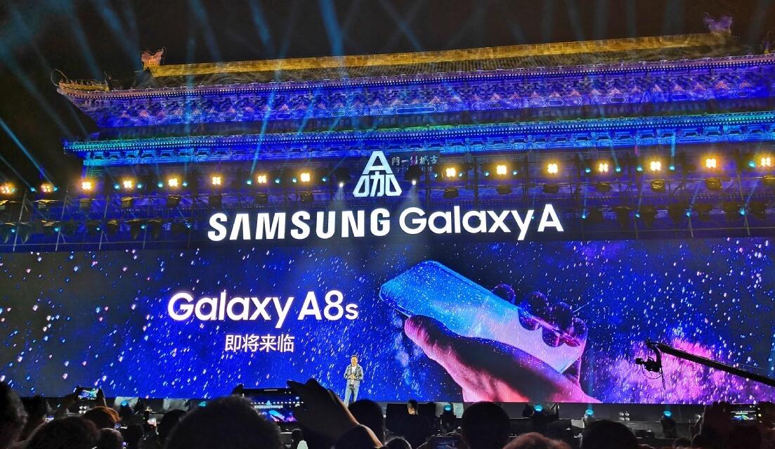 Samsung muestra el primer móvil con todo pantalla real