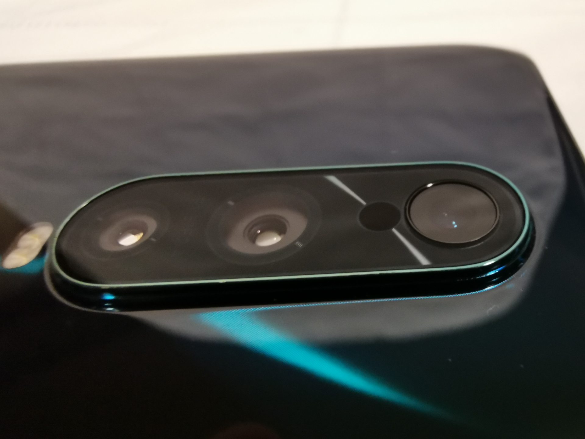 Oppo RX17 Pro, triple cámara y diseño todo pantalla