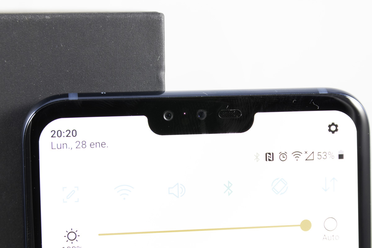 comparativa LG V40 ThinQ vs Huawei Mate 20 Pro cámaras frontales LG V40