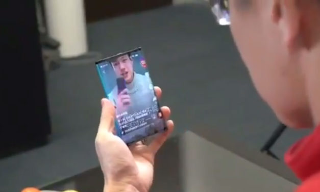 El presidente de Xiaomi muestra en vídeo un móvil plegable