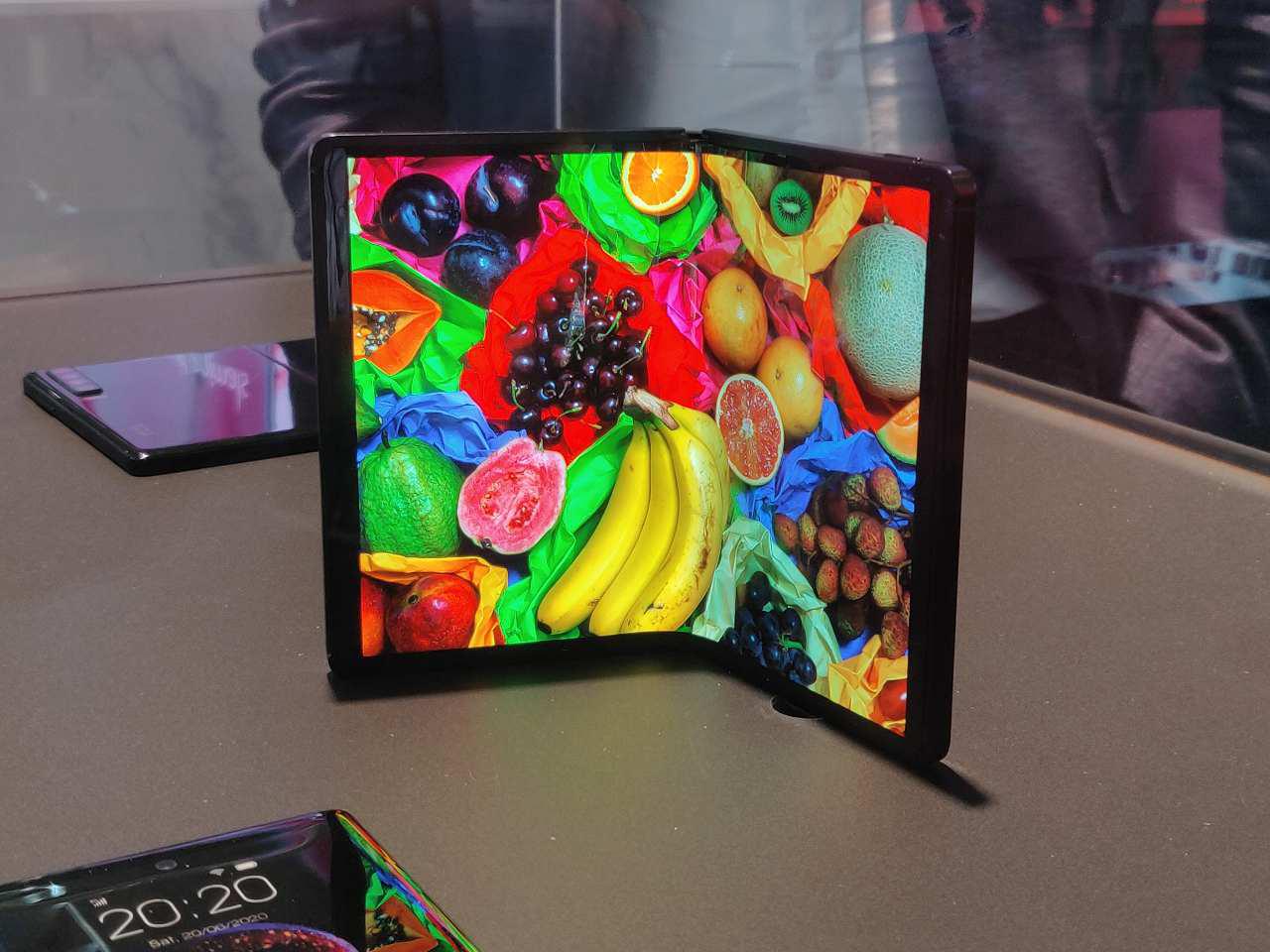 Los 4 móviles plegables que hemos visto en el MWC 5 alcatel tlc movil flexible