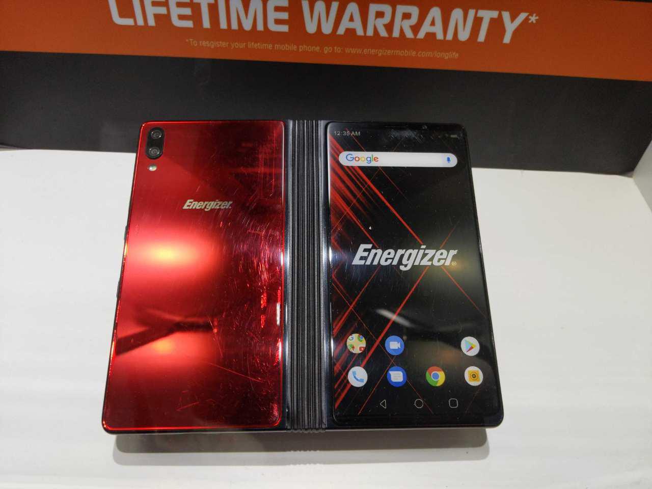 Los 4 móviles plegables que hemos visto en el MWC 4 Energizer Power Max P8100S