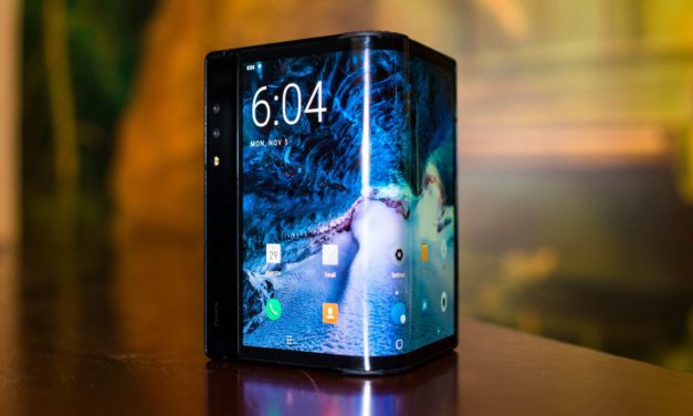 Alcatel trabaja en un móvil plegable que se convierte en reloj
