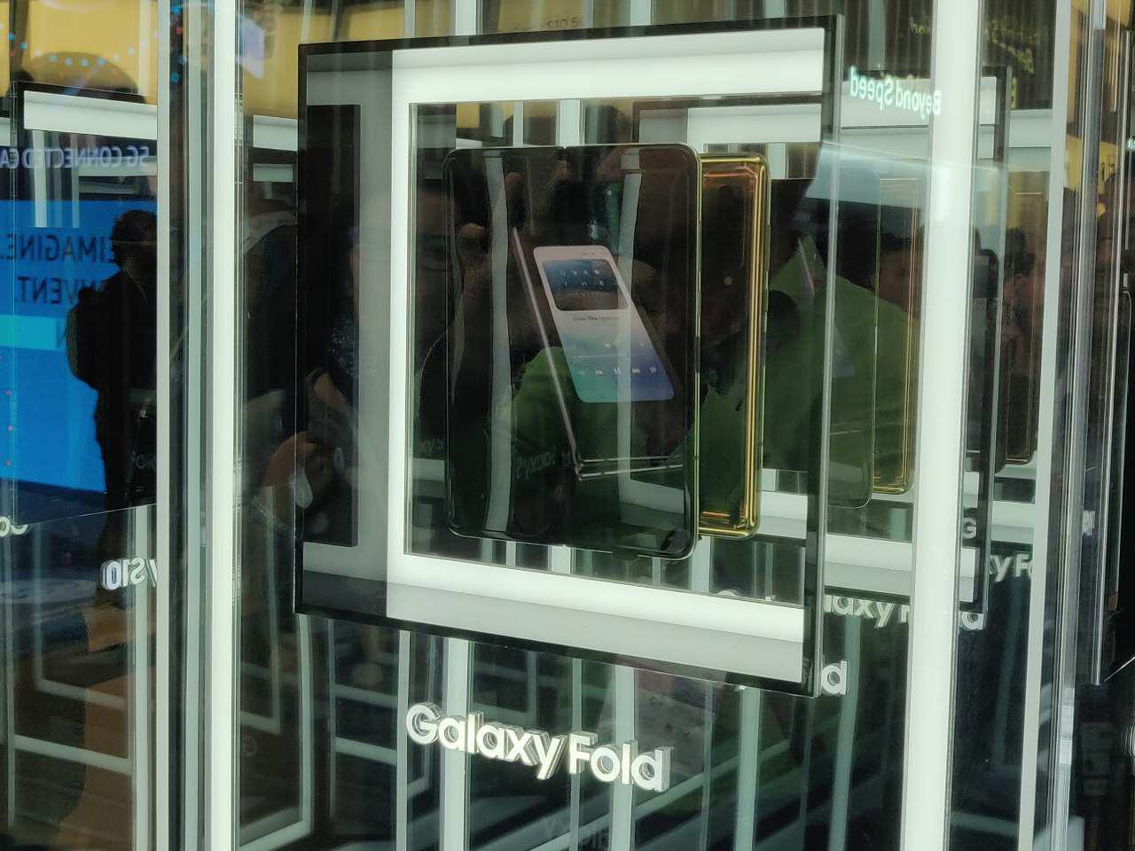 Los 4 móviles plegables que hemos visto en el MWC 3 samsung galaxy fold