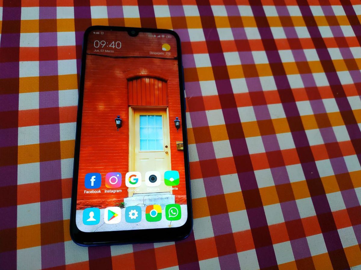 Xiaomi patenta un nuevo móvil con muesca en la parte inferior de la pantalla