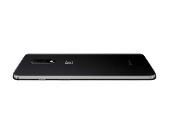 OnePlus 7, pantalla panorámica, doble altavoz y doble cámara