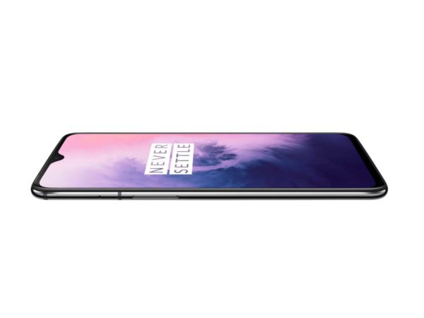 OnePlus 7, pantalla panorámica, doble altavoz y doble cámara