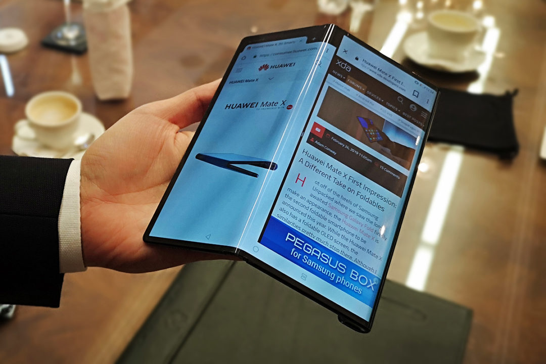 Huawei patente un smartphone con pantalla plegable