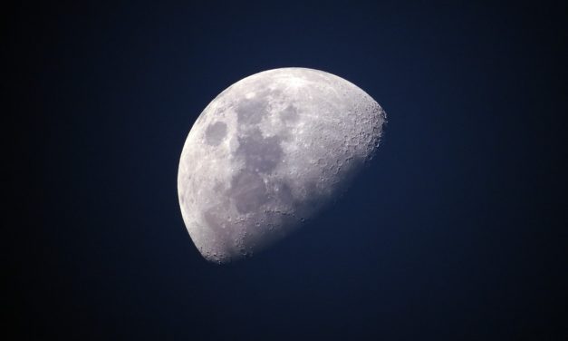 Huawei trabaja para que las fotos de la luna con el móvil den menos vergüenza