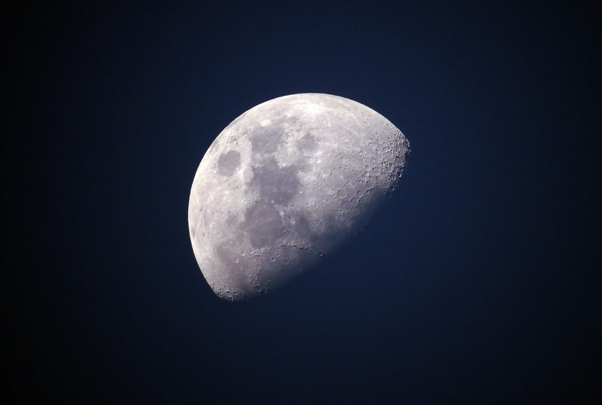 Huawei trabaja para que las fotos de la luna con el móvil den menos vergüenza