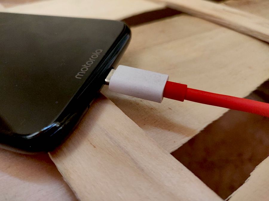 se ha detectado humedad en el puerto usb