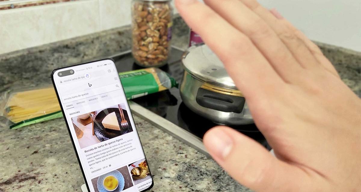 Cómo cocinar y manejar tu móvil sin manos