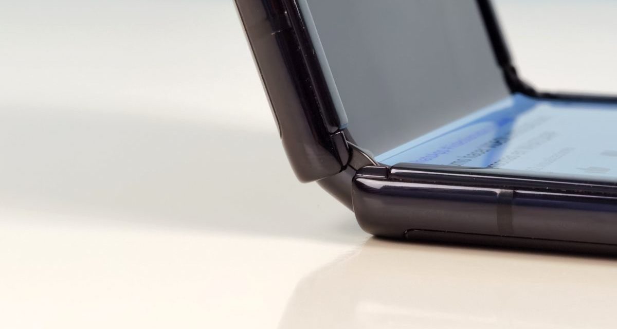 El Galaxy Z Flip tiene una bisagra oculta, así funciona este curioso mecanismo