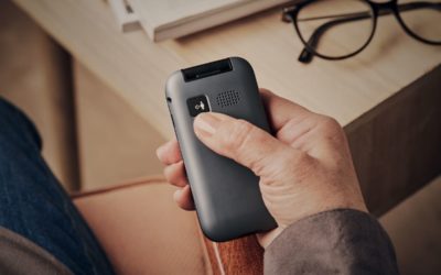 Resistencia a caídas y botón SOS: nuevos móviles para mayores de Panasonic
