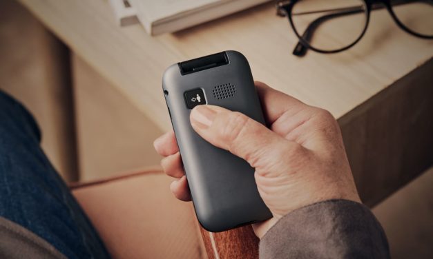 Resistencia a caídas y botón SOS: nuevos móviles para mayores de Panasonic