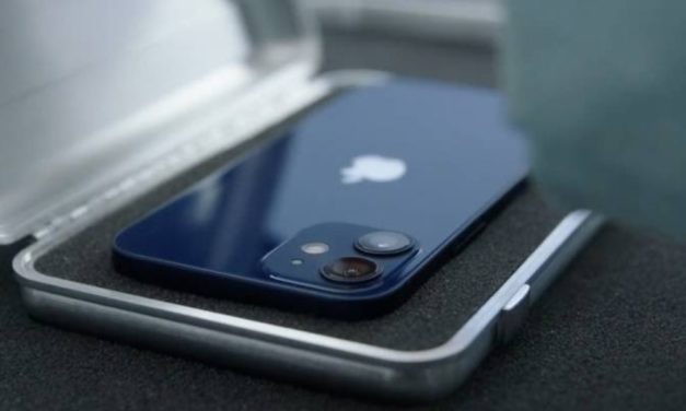 ¿Vuelve la moda de los móviles pequeños? Así es el nuevo iPhone 12 Mini