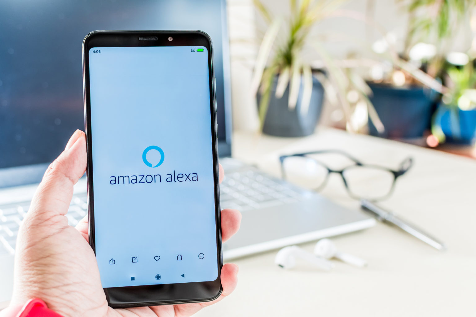 11 interesantes usos que le puedes dar a tu móvil con Alexa