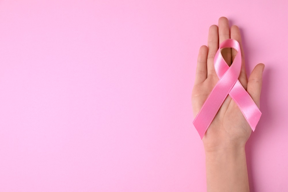 3 imagenes del Dia del Cancer de Mama lazos rosas