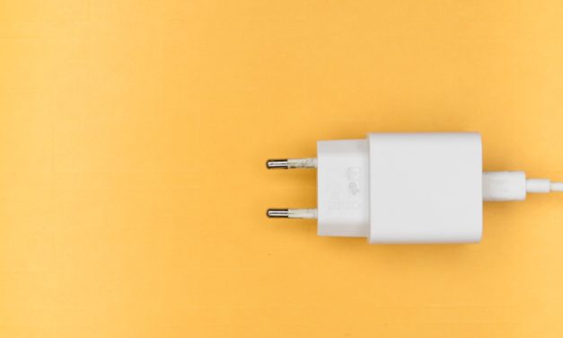 ¿Qué pasa si no uso cargador original de iPhone o uno de Android?