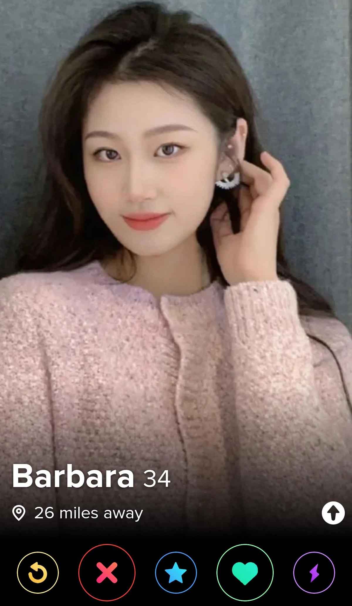 Perfiles falsos de asiáticas en Tinder