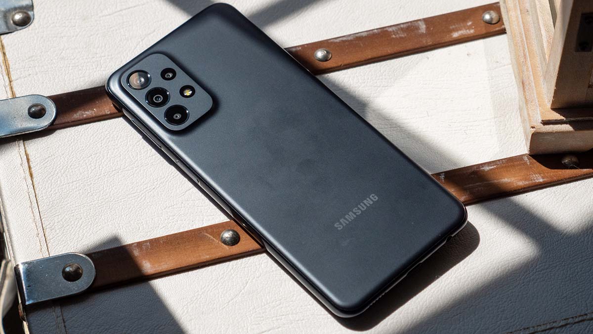 samsung a23 trae cargador