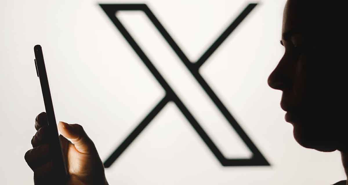Mira entre la X y la B, significado de la nueva moda de Twitter y X